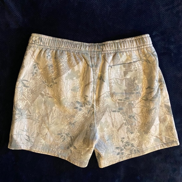 Abercrombie 6’’ Camo Sweatshorts - Picture 2 of 3